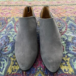 Elegant Gray Suede Women’s Booties